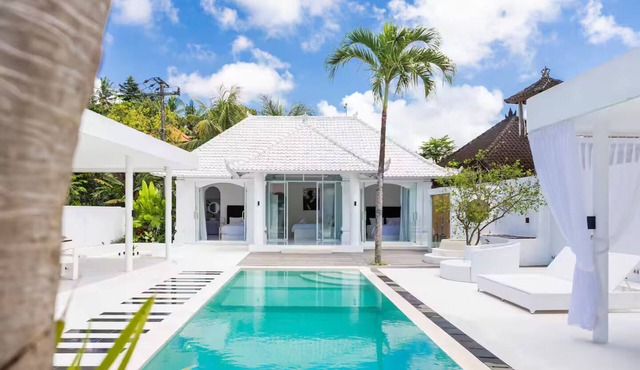 Villa Piano - 3BR Luxury Villa Sauna, Ice Bath, Spa, Cinema, BBQ in Gianyar Regency