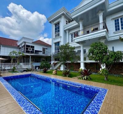 Villa putih 10 kamar in Tlekung