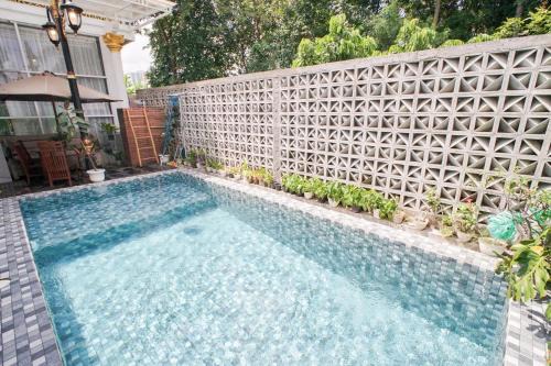 Villa Roemah Restoe Kolam Renang Private in Beran-kidul