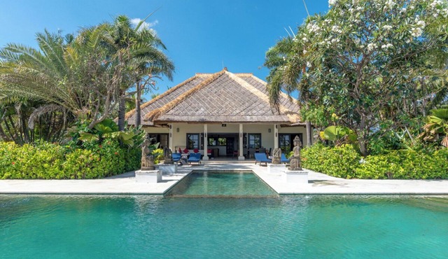 Villa Sali: luxury beach villa with staff! in Lovina - Tangguwisia