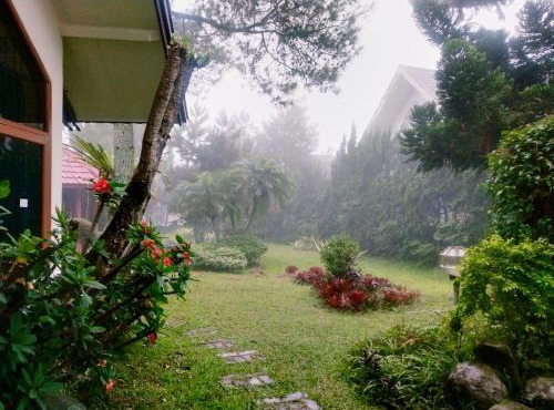 Villa Segar Alam Puncak in Cinengangirang