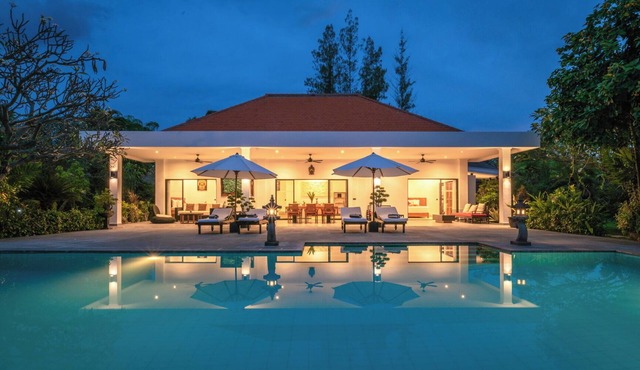Villa Segara Murti - Classic in Style with private villa staff and pool! in Dencarik