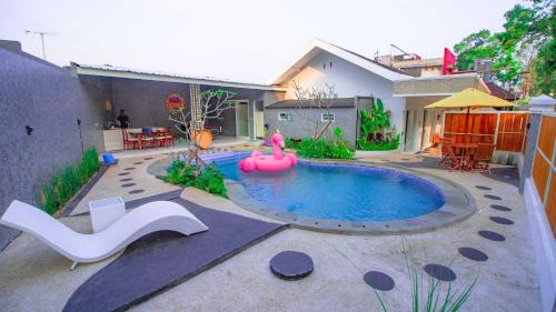 Villa Sunflower Private Pool by Masterpiece Villa in Batu