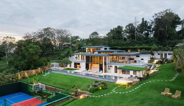Villa Sunrise w/Chef & Padel Court, Sauna, Icebath in Kuta
