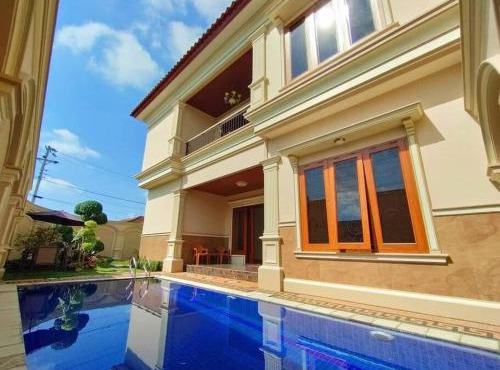 Villa Syariah Muvida dengan Kolam Renang di Tengah Kota in Yogyakarta