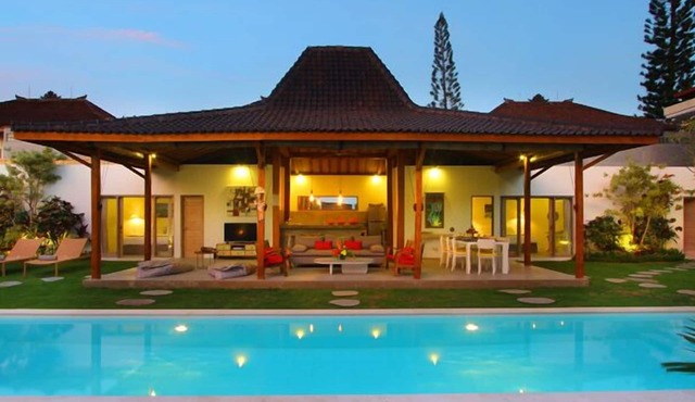 Villa Thiara Oberoi Seminyak 500m Kudeta beach in Seminyak