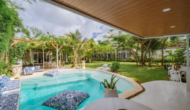 Villa V 4BR for Groups - Thomas Beach in South Kuta
