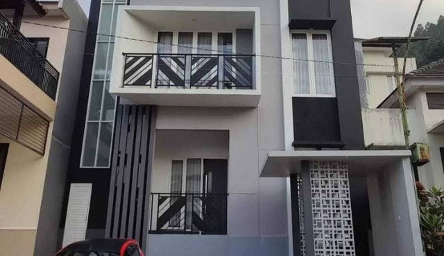 Villa with mountain view and private swimming pool in Jawa Timur