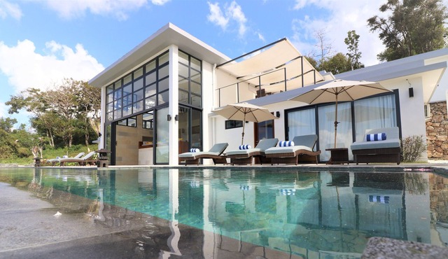 Villa with ocean view in Kuta