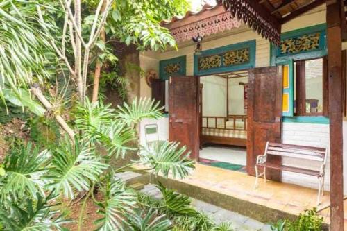 Vintage Room 1 in Joglo House By penggemarlawas in Kamparganya
