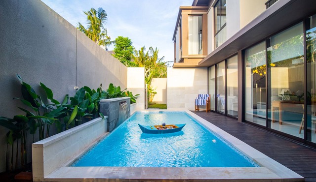 Weekly Promo Modern Family Living 4BR Villa atTanah Lot in Bali