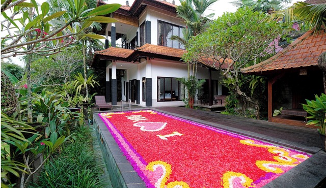 Wegy House-3BR in the center of Ubud Whit Private Pool In the Jungle in Bali