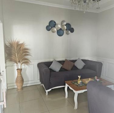 Witte Huis Cirendeu in Cipayung Tiga