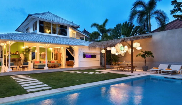 Work From Home @Eclectic 3BR Tropical Stylish Private Villa Walk to Beach in Seminyak
