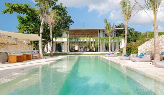 Your Family will love the Exclusive Balinese Service at Your Private Villa in Nusa Lembongan in Bali