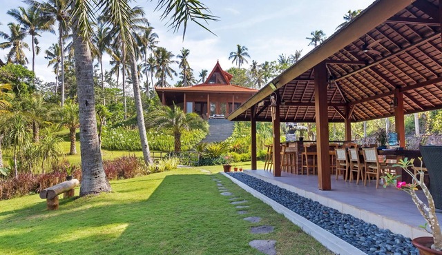 Your own beach and staff in this 2 BR stunning villa! Close to Balian Beach! in Kecamatan Selemadeg