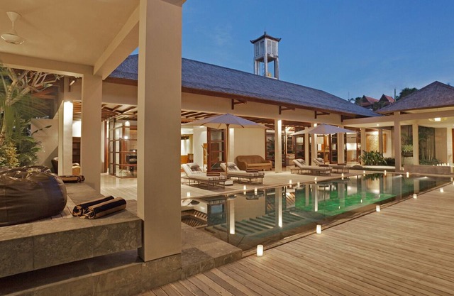 4 Bedrooms Modern Tropical Jimbaran Private Pool Villa, sleeps 8 guests, staff in Jimbaran