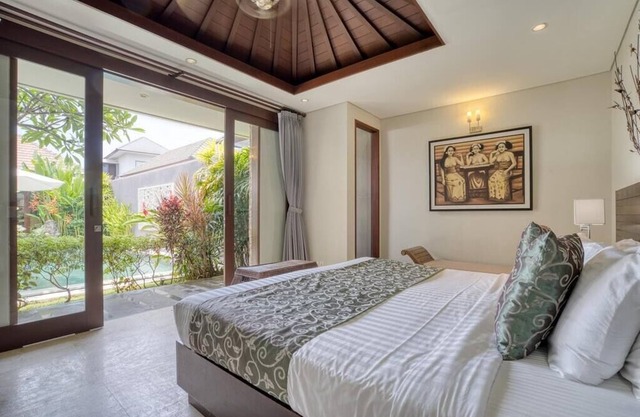 Beachfront 3 br family villa in Sanur in Denpasar