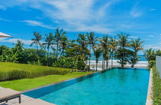 Beachfront1, 3 Bedroom Villa, Car+Driver, Cemagi in Mengwi