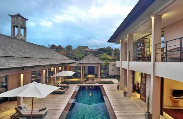 Book 3 Bedrooms, Exclusive use of 4 Bedroom Luxe Private Pool Villa, Walk to GWK in Jimbaran