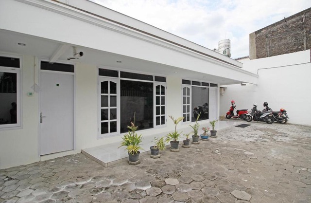 Reddoorz Tirtonadi 