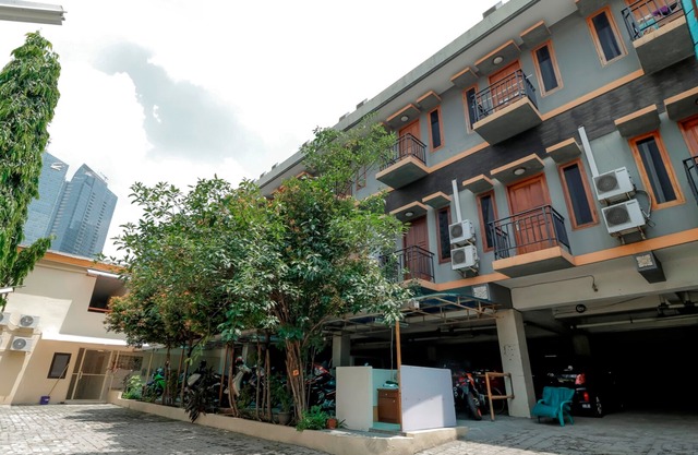 RedDoorz Plus Near Ciputra World Kuningan 2 in South Jakarta