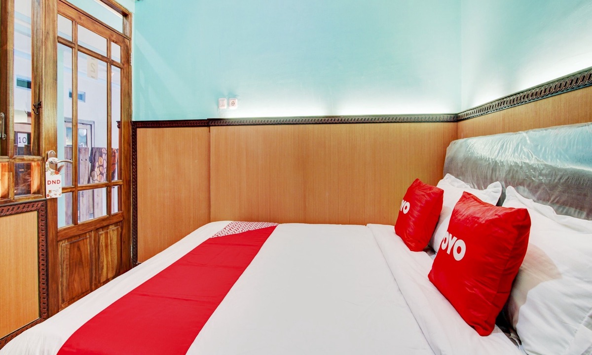 Malang Hotel | Hotel O Sybilla Cafe & Homestay