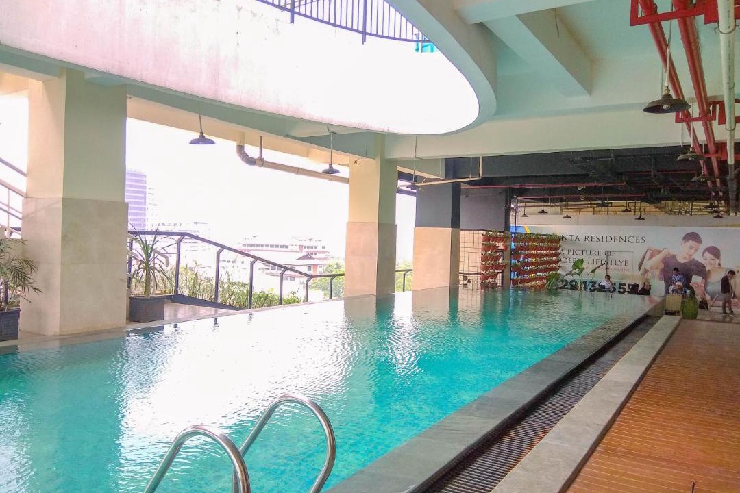 Pondokcina Apartment | Cozy and Elegant 1BR Apartment at Atlanta Residences By Travelio