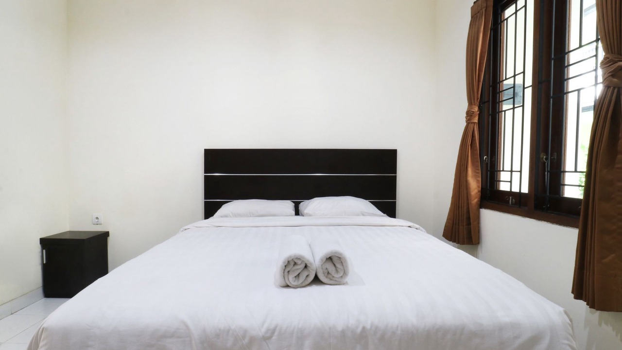 Photo of Bedroom in Kartika Plaza
