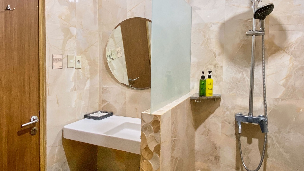 Photo of Bathroom in Gambir