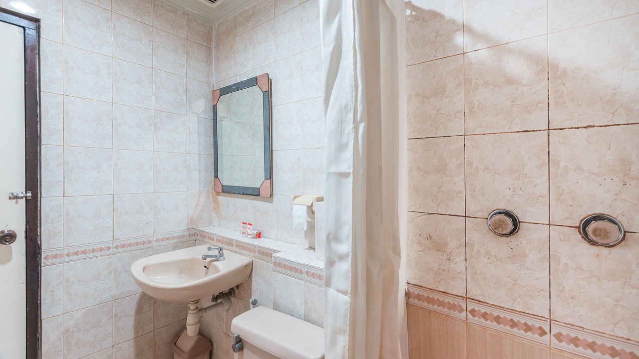 Photo of Bathroom in Chinatown
