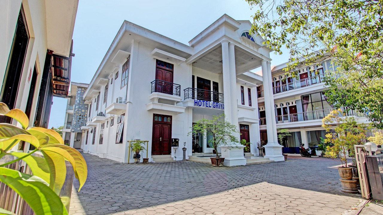 Photo of Buildings in Pati