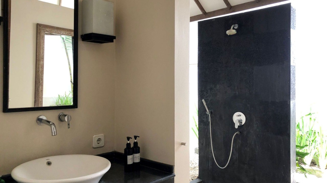 Photo of Bathroom in Petitenget