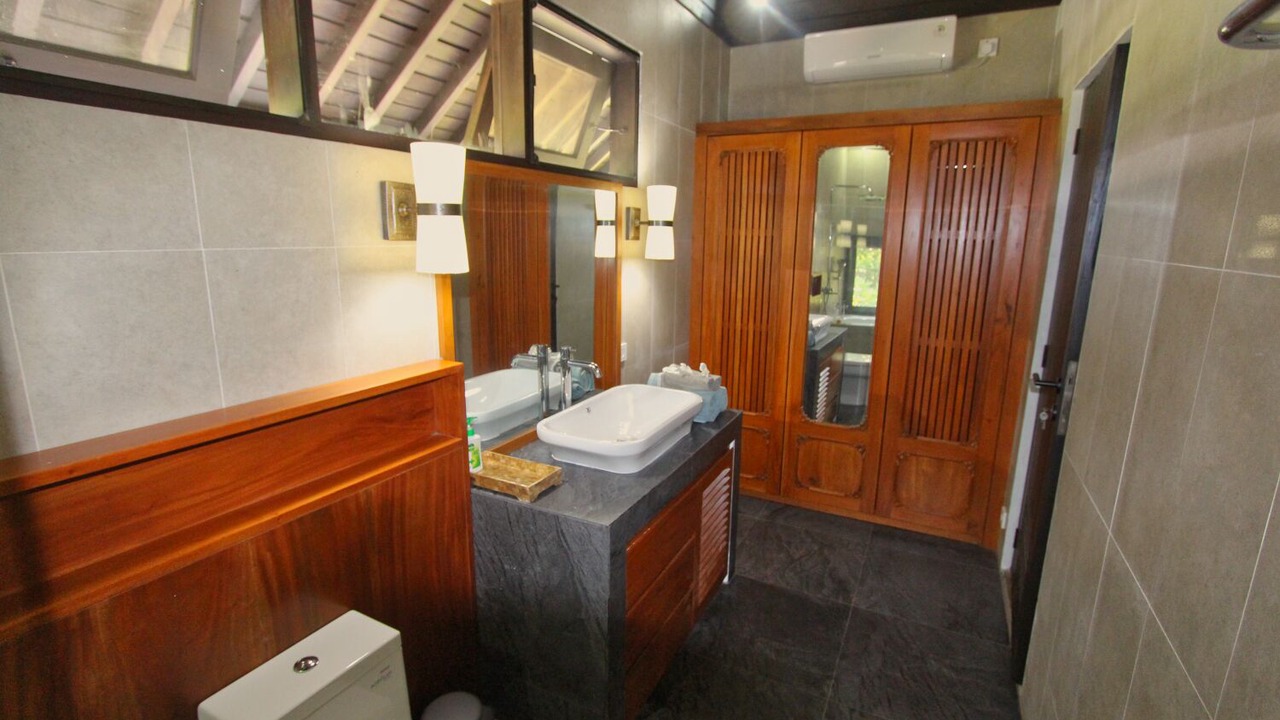 Photo of Bathroom in Lokapaksa
