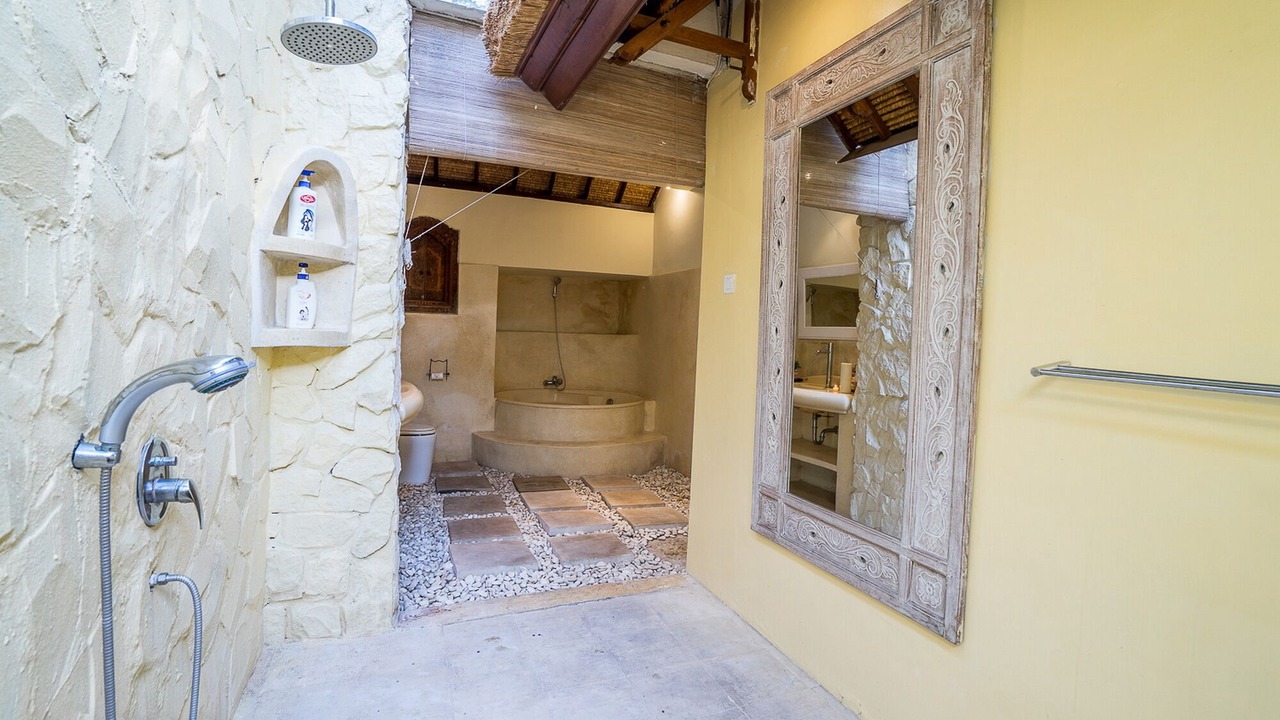 Photo of Bathroom in Laksmana