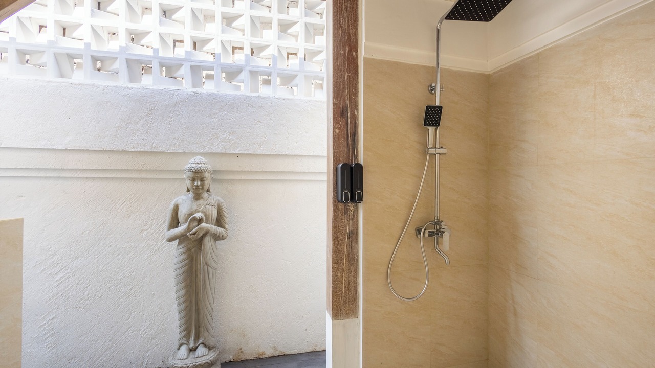 Photo of Bathroom in Kartika Plaza
