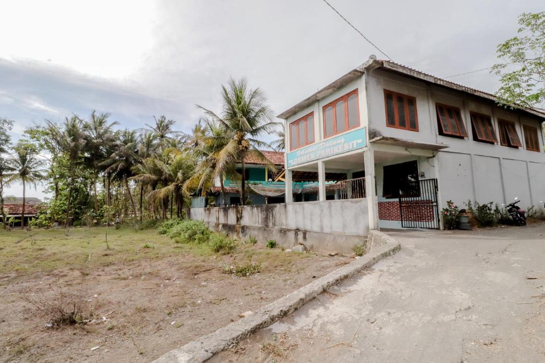 Photo of Buildings in Kretek