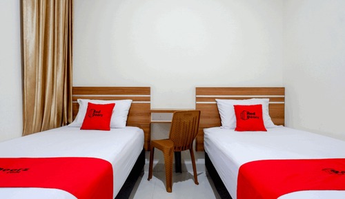 Twin Room (RedDoorz)