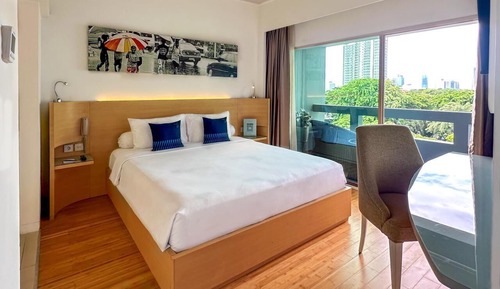 Deluxe Double Room, City View (Balcony)
