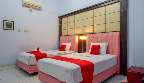 Twin Room (Reddoorz)