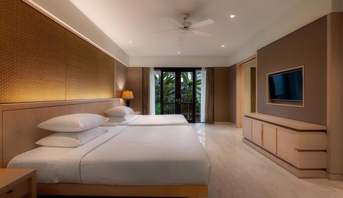 Family Suite, 2 Queen Beds, Kitchenette, Pool View