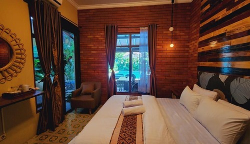 Superior Room, Pool View