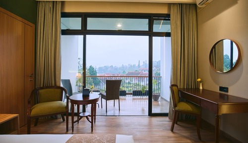 Deluxe Twin Balcony AC