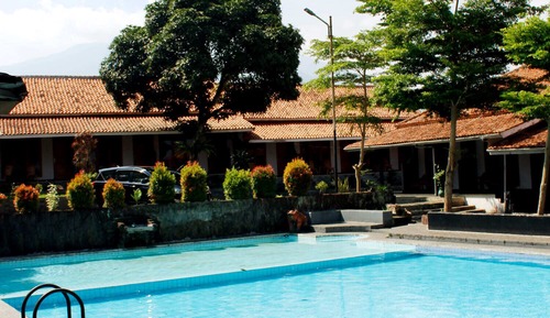 Family Triple Room, Pool View