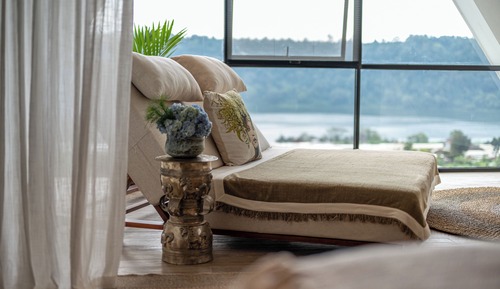Deluxe Suite, 1 King Bed with Sofa bed, Kitchenette, Lake View