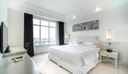 Signature Room, 1 King Bed with Sofa bed
