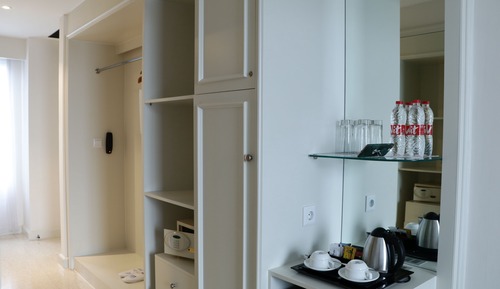 Room, 1 King Bed (Larger Guest Room)