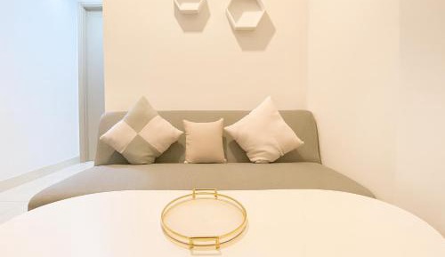 One-Bedroom Apartment with City View