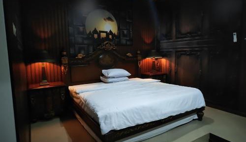 Deluxe Room (2 Adults + 1 Child)