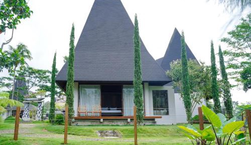 Villa with Garden View